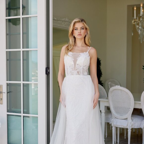 New Off White Mermaid Wedding Gown w/ Floral Pattern & Lace Up Back NX C1628W - Picture 7 of 13